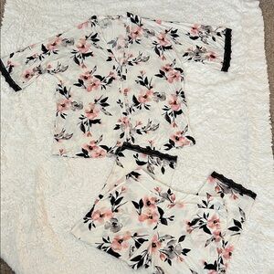 Soma Floral lounge Set with Black Lace Trim Sz: M